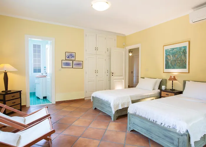 Boutique Andronice Tsoukaladhes